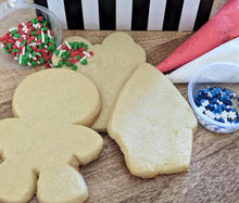 Load image into Gallery viewer, Mrs. Claus Cookie & Cocoa Platters